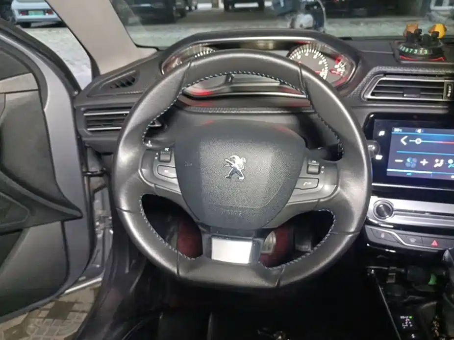 Peugeot 308 — миниатюра 12