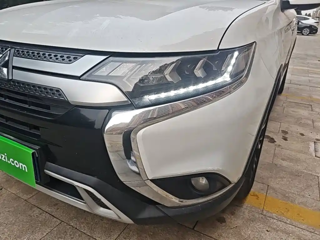 Mitsubishi Outlander — миниатюра 24
