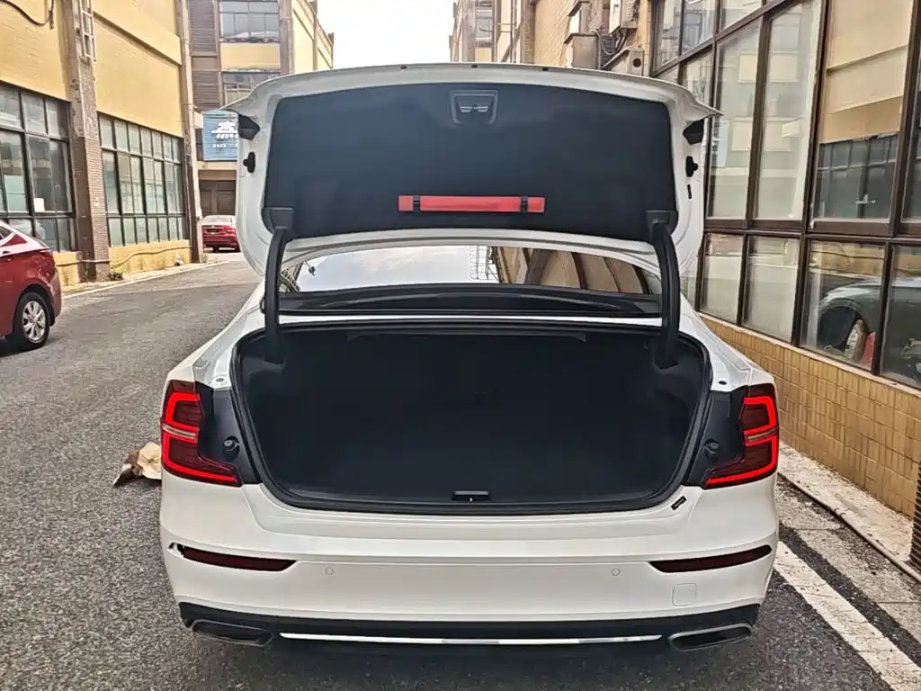 Volvo S60 — миниатюра 19