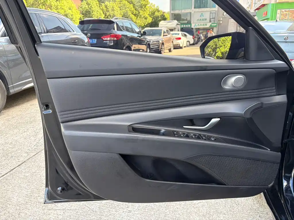 Hyundai Elantra — миниатюра 15