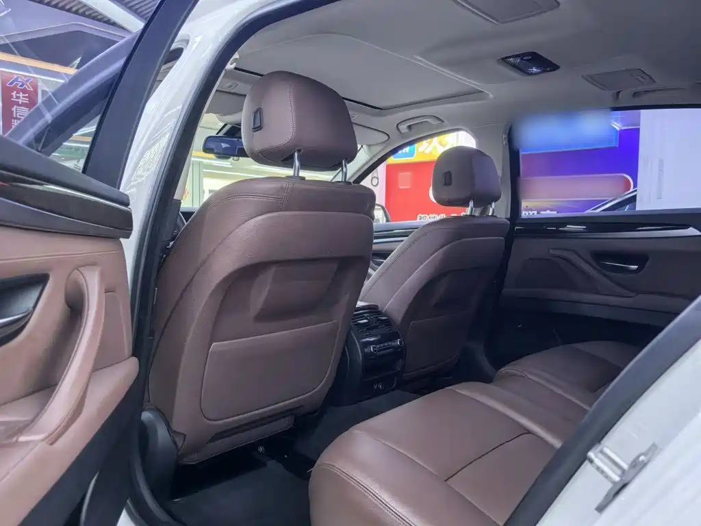 BMW 5 Series — миниатюра 14