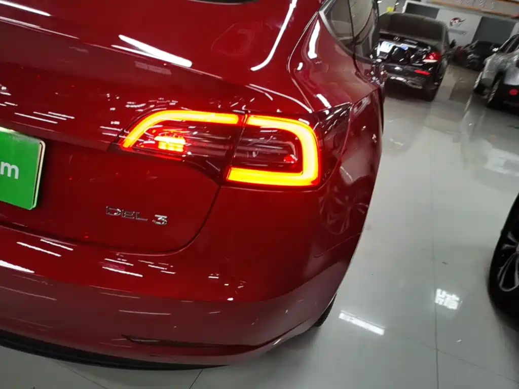 Tesla Model 3 — миниатюра 8