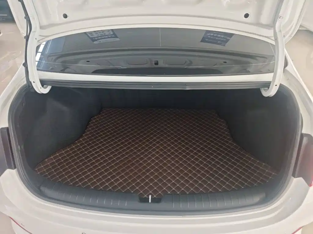 Hyundai Elantra — миниатюра 19