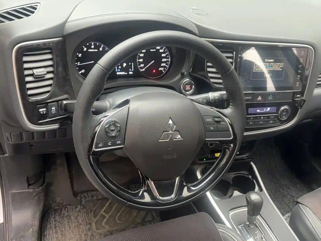 Mitsubishi Outlander — миниатюра 4