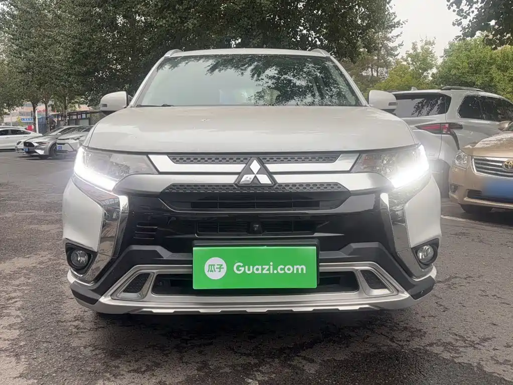 Mitsubishi Outlander — миниатюра 8