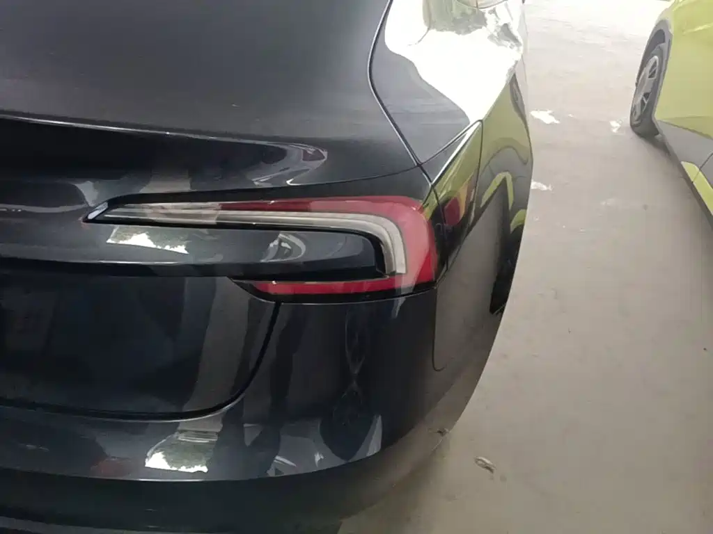 Tesla Model 3 — миниатюра 8