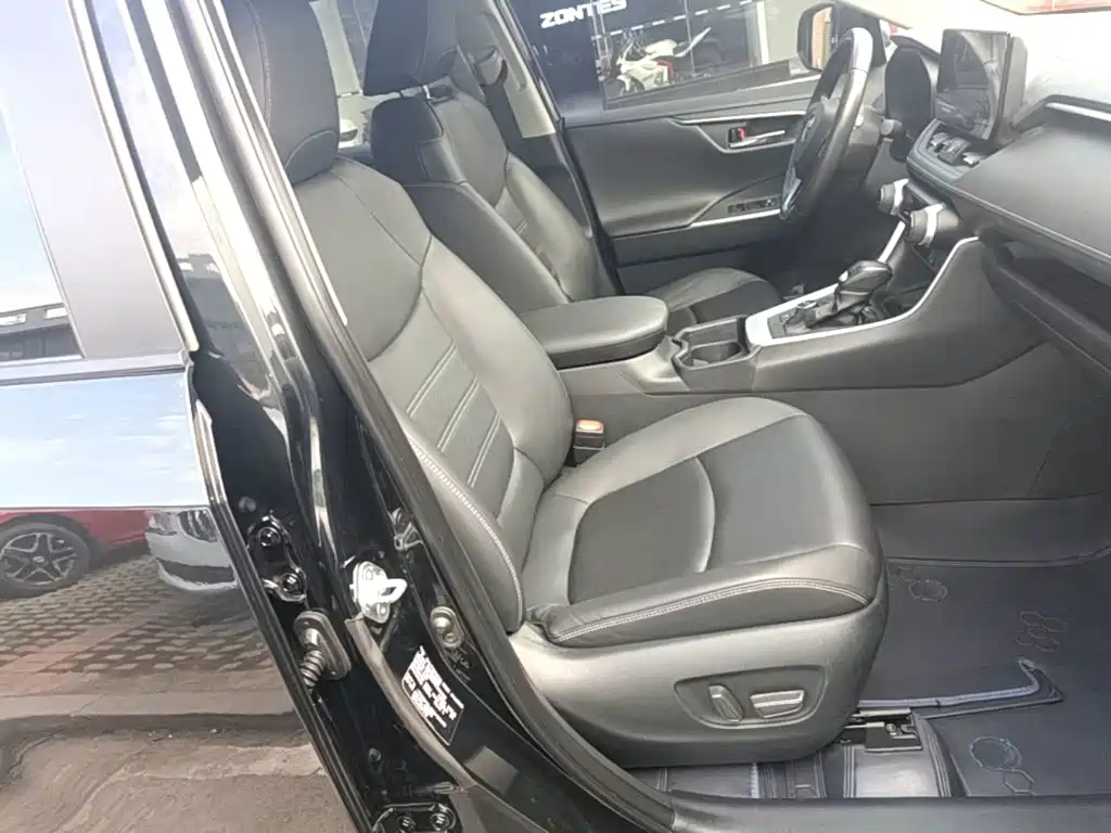 Toyota RAV4 — миниатюра 25