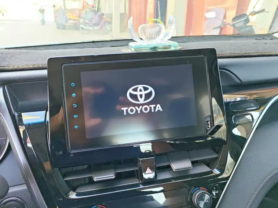 Toyota Camry — миниатюра 13
