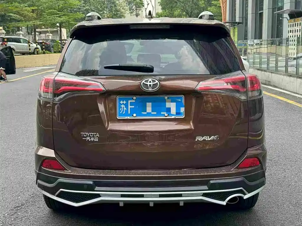 Toyota RAV4 — миниатюра 5