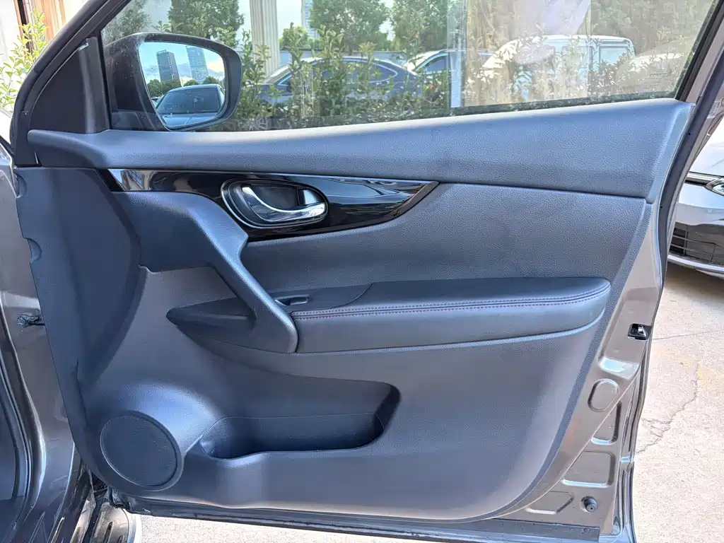 Nissan Qashqai — миниатюра 18