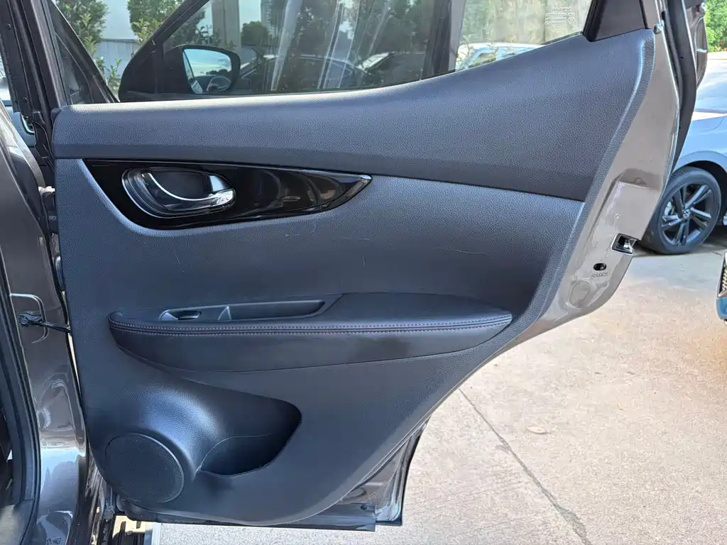 Nissan Qashqai — миниатюра 17