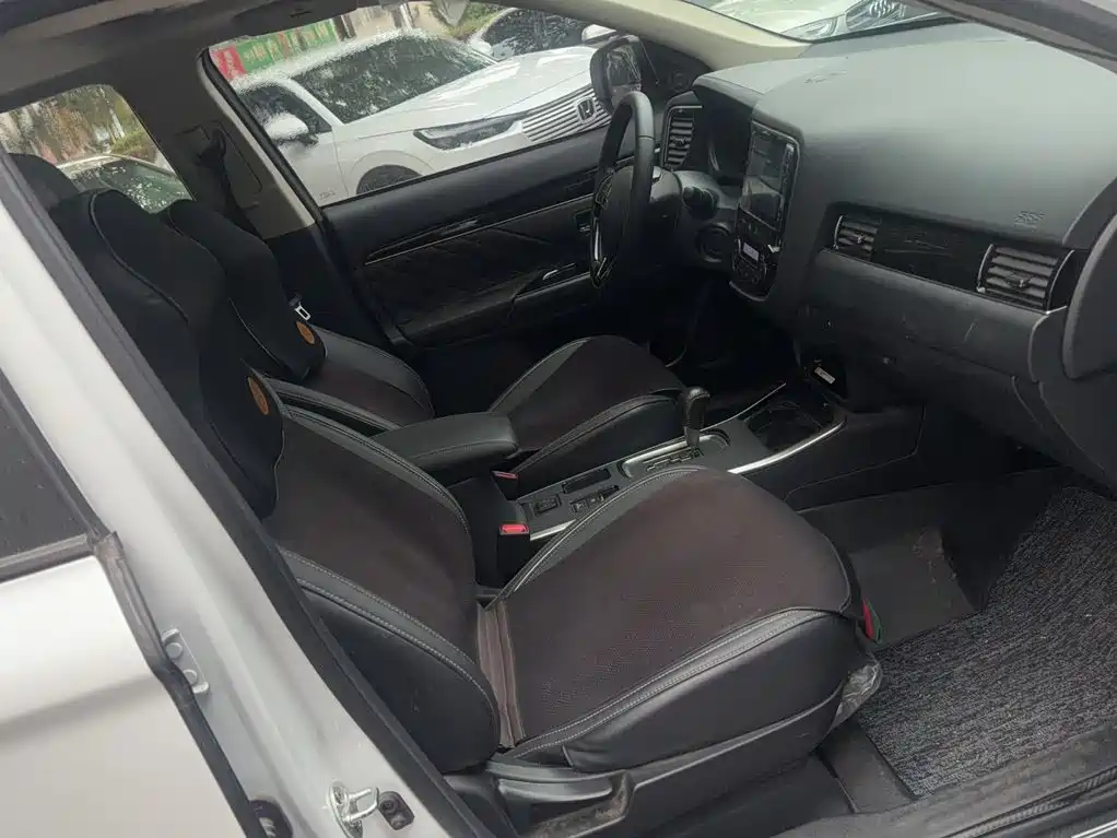 Mitsubishi Outlander — миниатюра 3