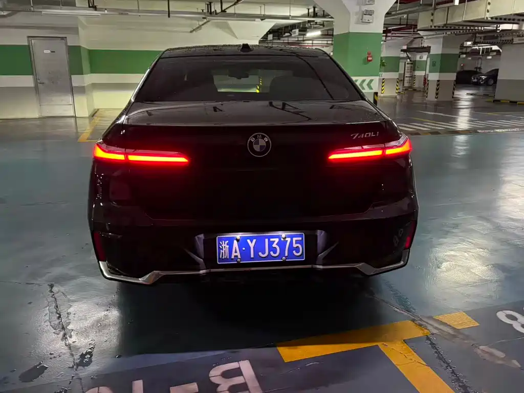 BMW 7 Series — миниатюра 8