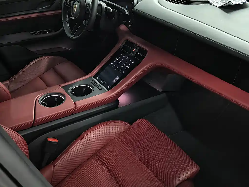 Porsche Taycan — миниатюра 11