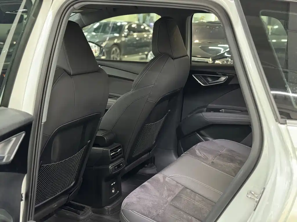 Audi Q4 e-tron — миниатюра 5