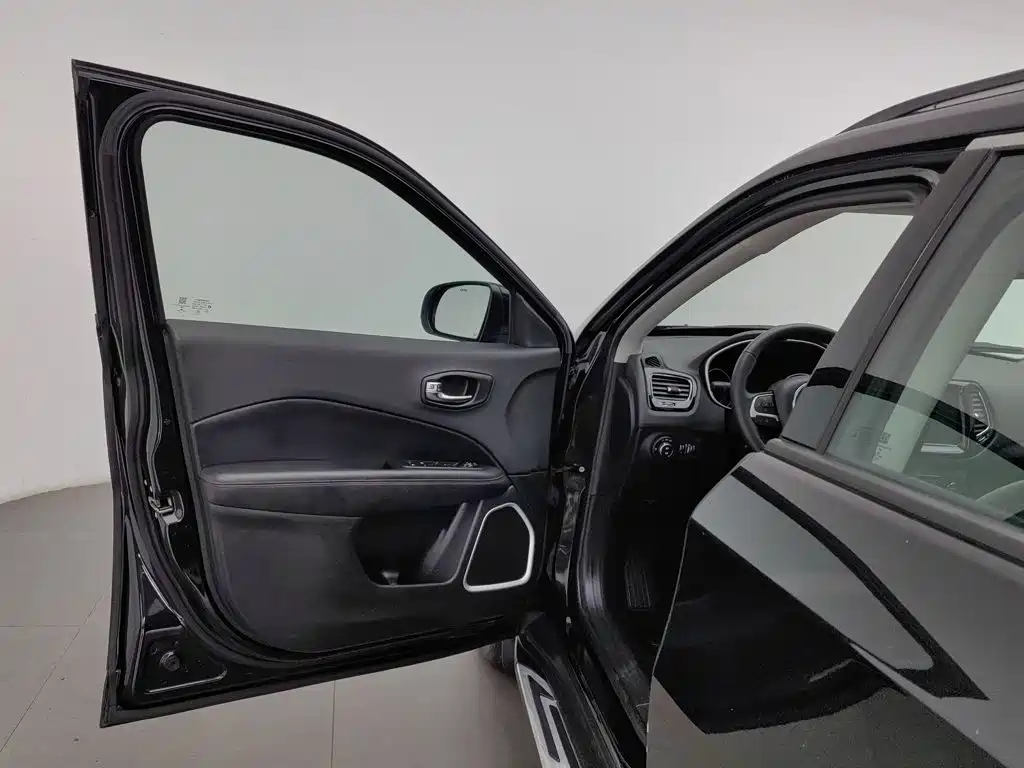 Jeep Compass — миниатюра 8