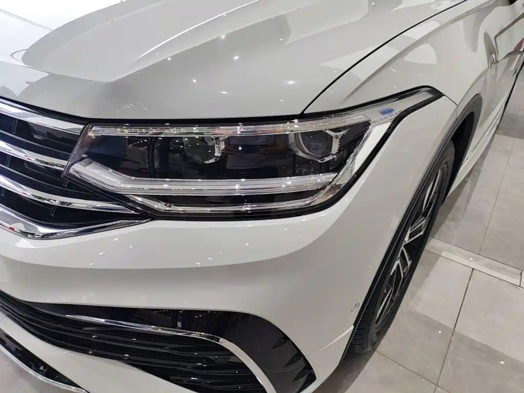 Volkswagen Tiguan L — миниатюра 24