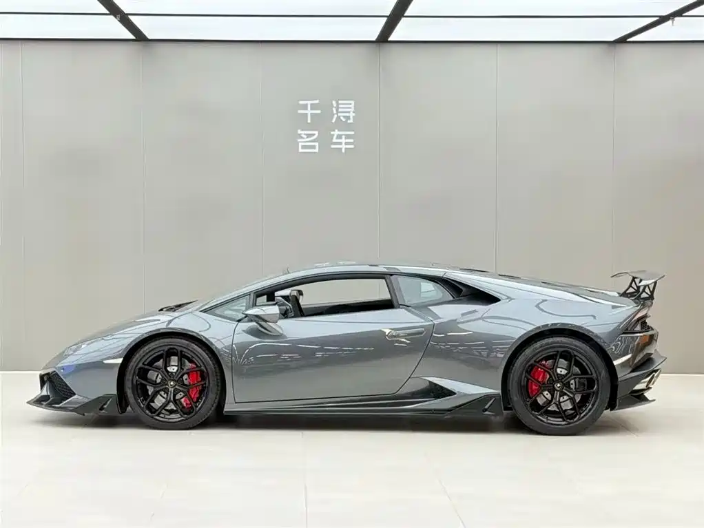 LAMBORGHINI HURACÁN