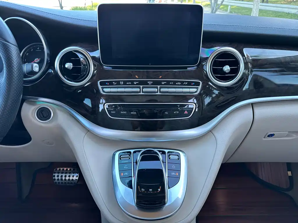 Mercedes-Benz V-Class — миниатюра 11