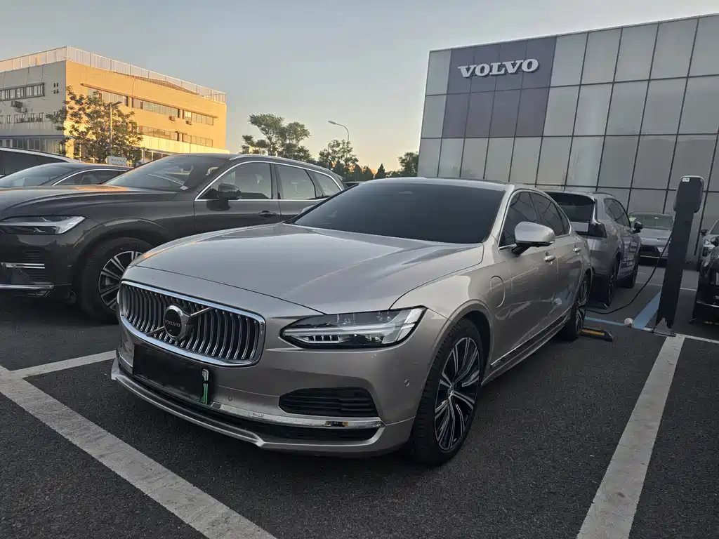 Volvo S90 PHEV 2023