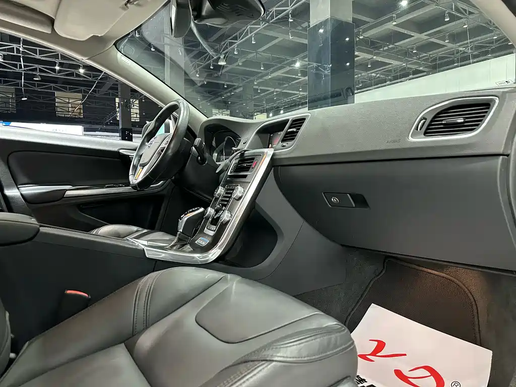 Volvo S60 PHEV — миниатюра 12