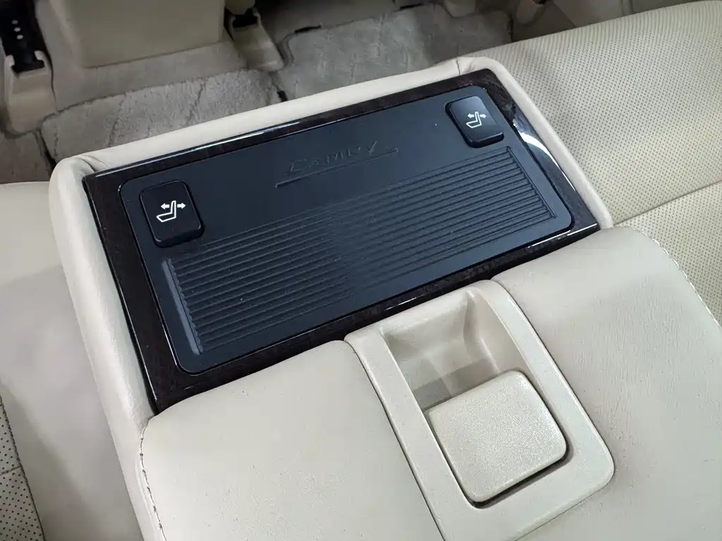 Toyota Camry — миниатюра 17