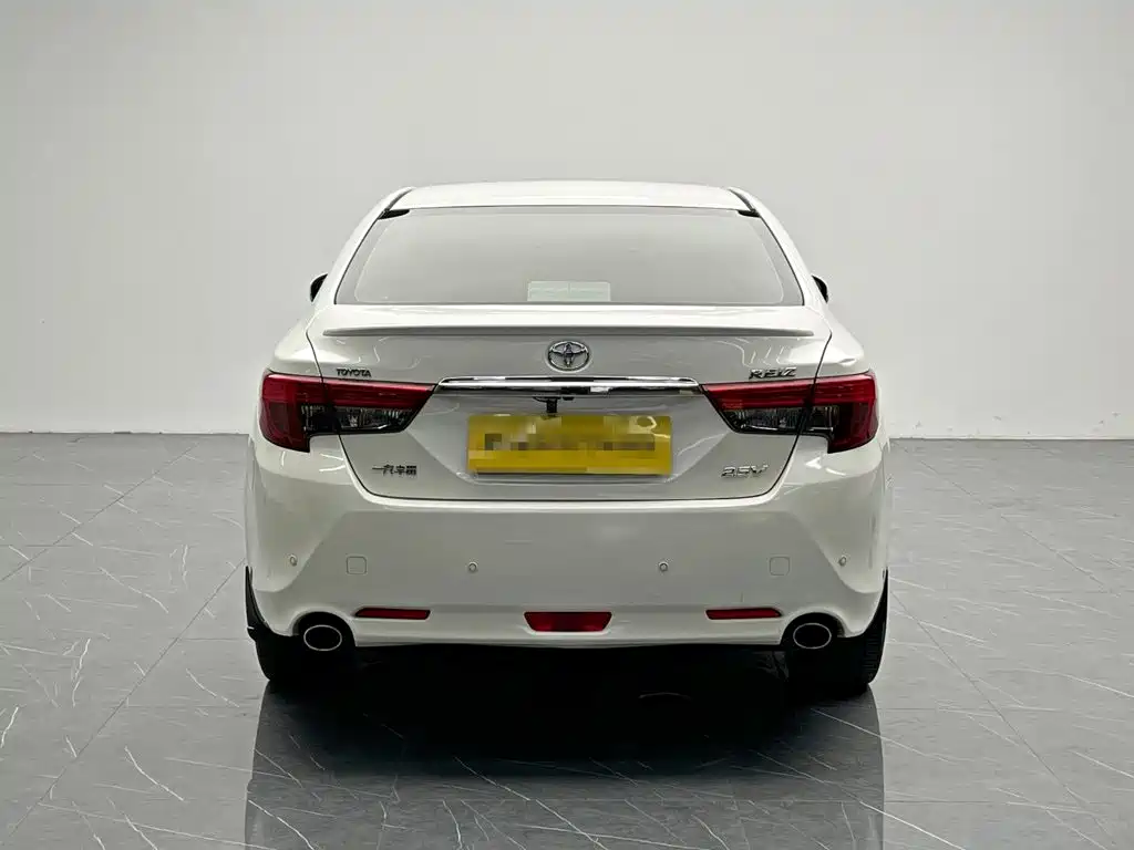 Toyota Reiz — миниатюра 5