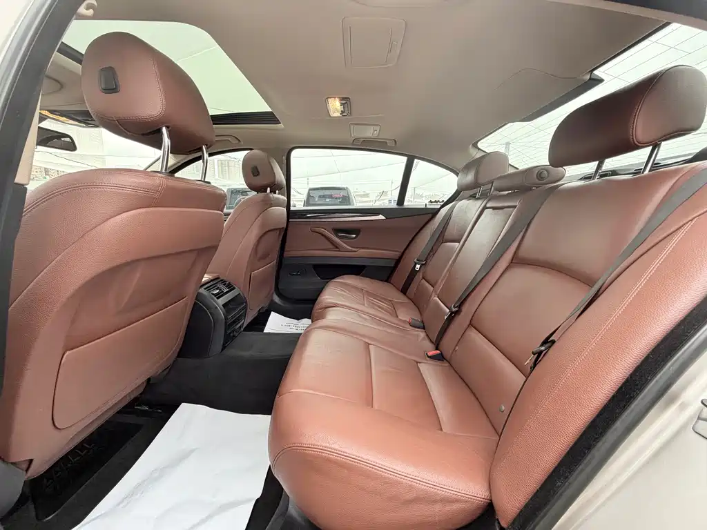 BMW 5 Series — миниатюра 8