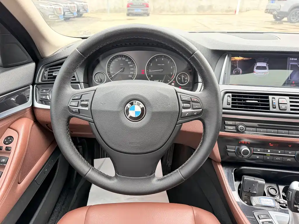 BMW 5 Series — миниатюра 11