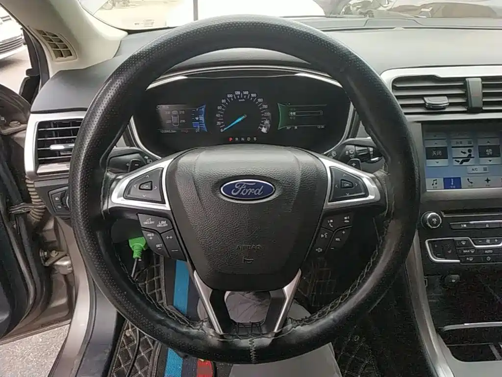 Ford Mondeo — миниатюра 11