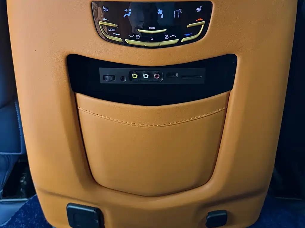 Cadillac Escalade — миниатюра 16