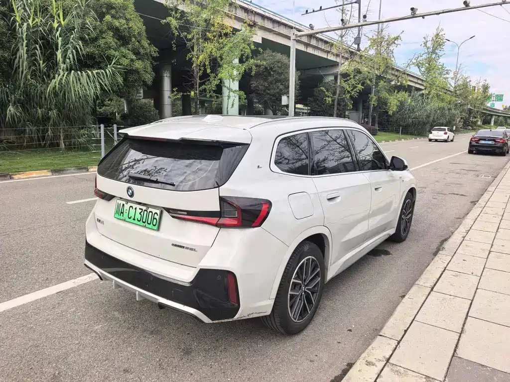 BMW iX1 — миниатюра 7