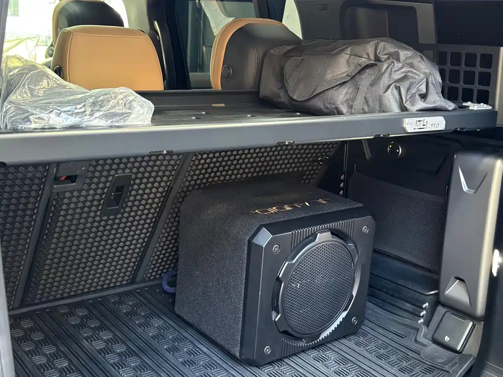 Land Rover Defender — миниатюра 26