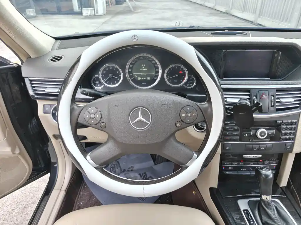 Mercedes-Benz E-Class (Import) — миниатюра 12
