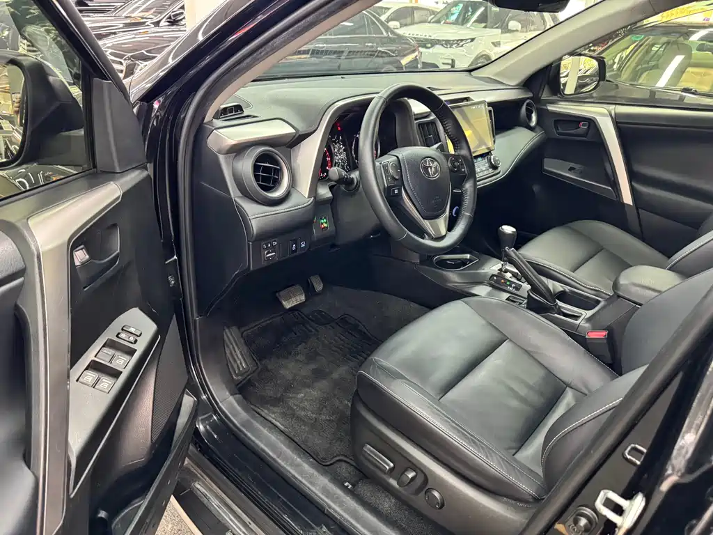 Toyota RAV4 — миниатюра 8