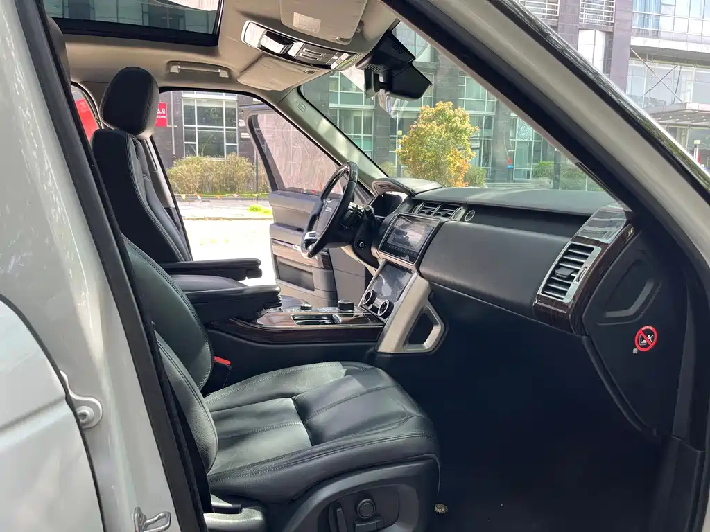 Land Rover Range Rover — миниатюра 6