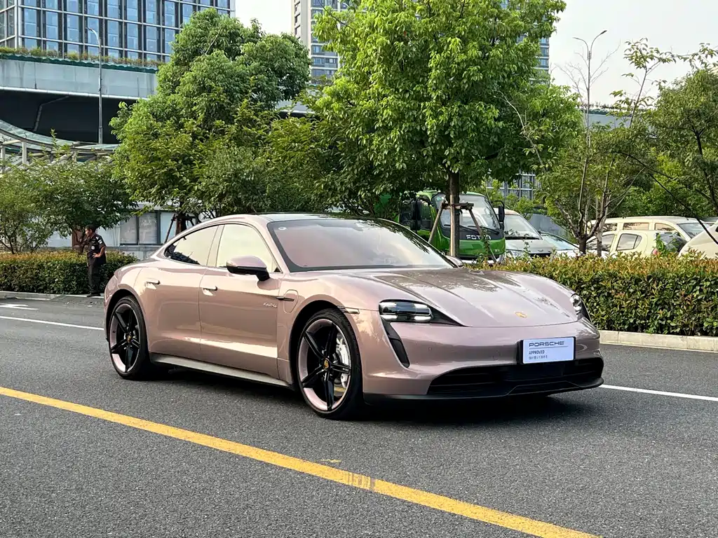 Porsche Taycan — миниатюра 3