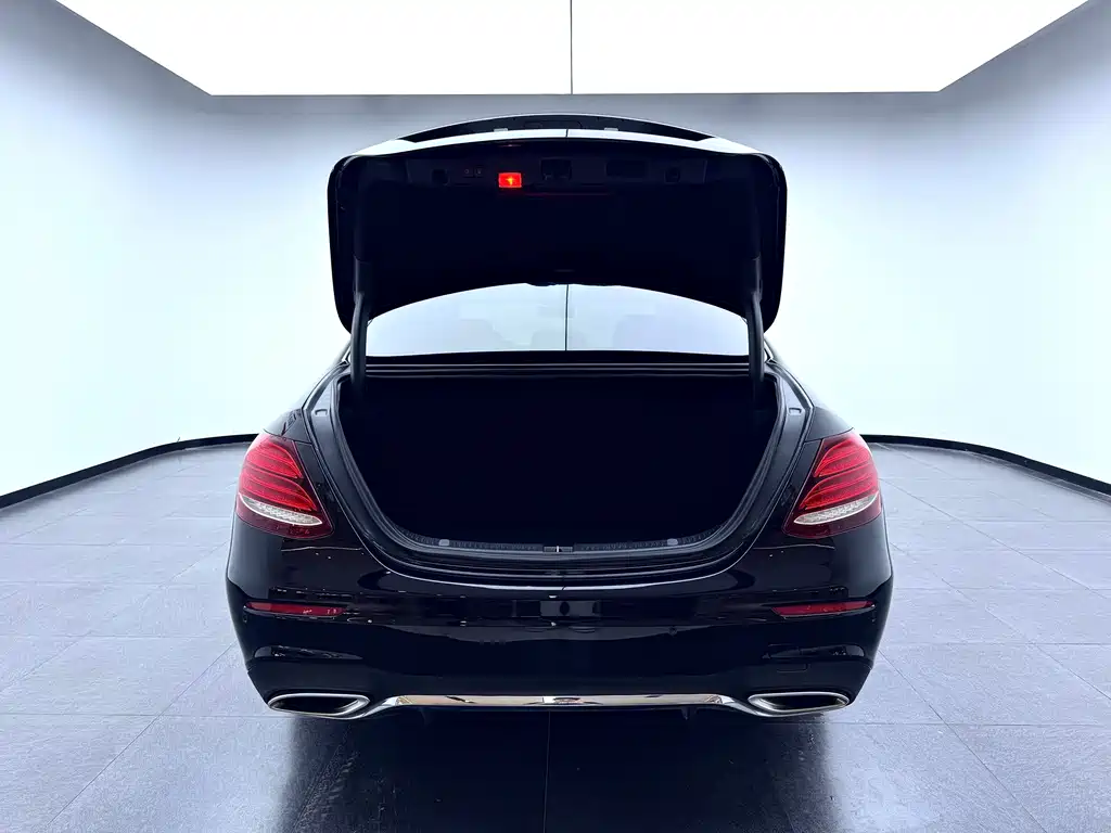 Mercedes-Benz E-Class — миниатюра 29
