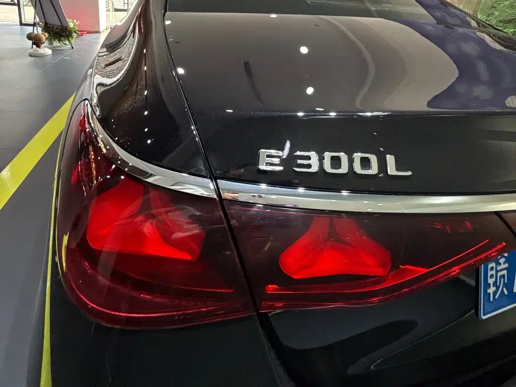 Mercedes-Benz E-Class — миниатюра 5