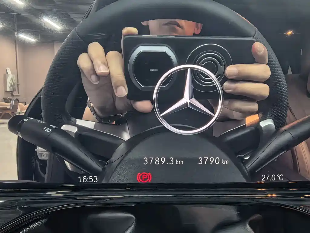 Mercedes-Benz E-Class — миниатюра 5
