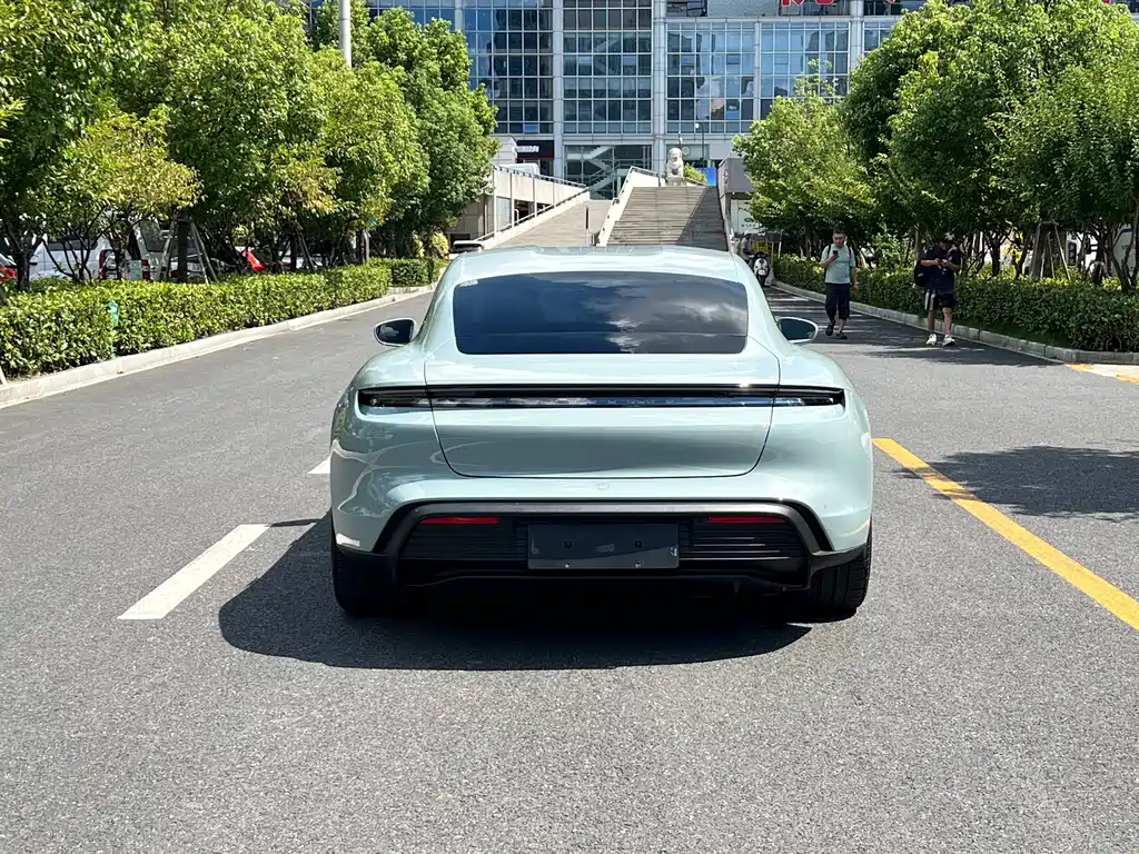 Porsche Taycan — миниатюра 12