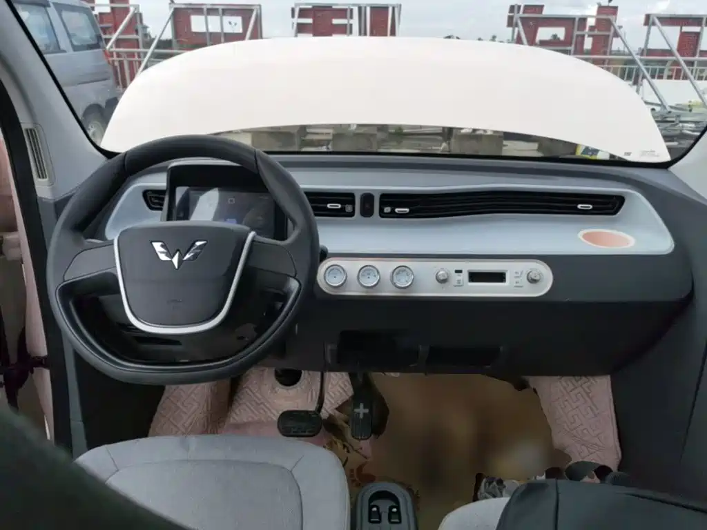 Wuling MINIEV — миниатюра 10