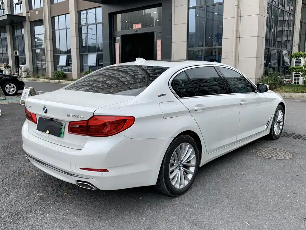 BMW 5 Series New Energy — миниатюра 12