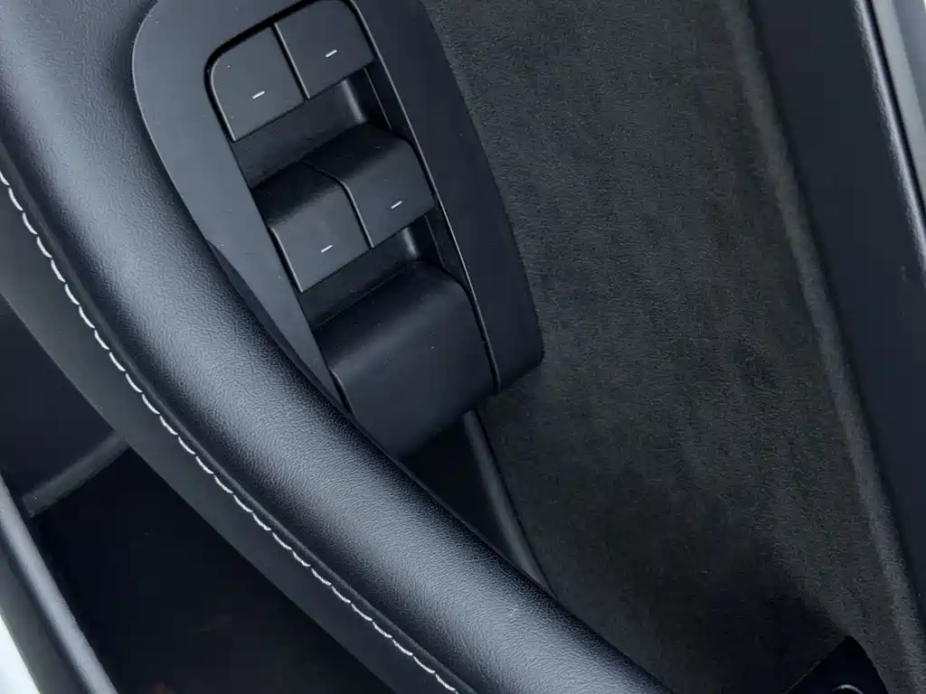 Tesla Model 3 — миниатюра 14