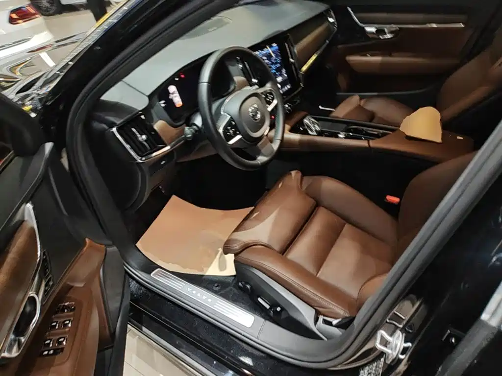 Volvo S90 — миниатюра 15