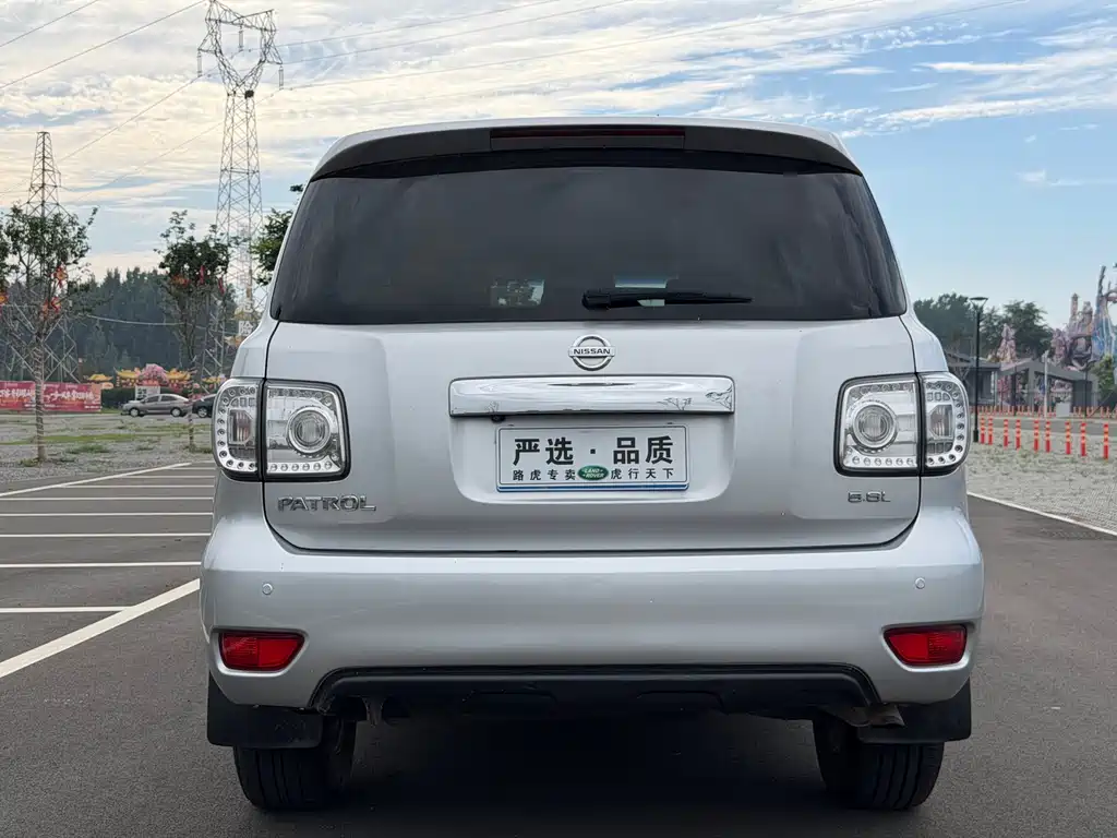 Nissan Patrol — миниатюра 8