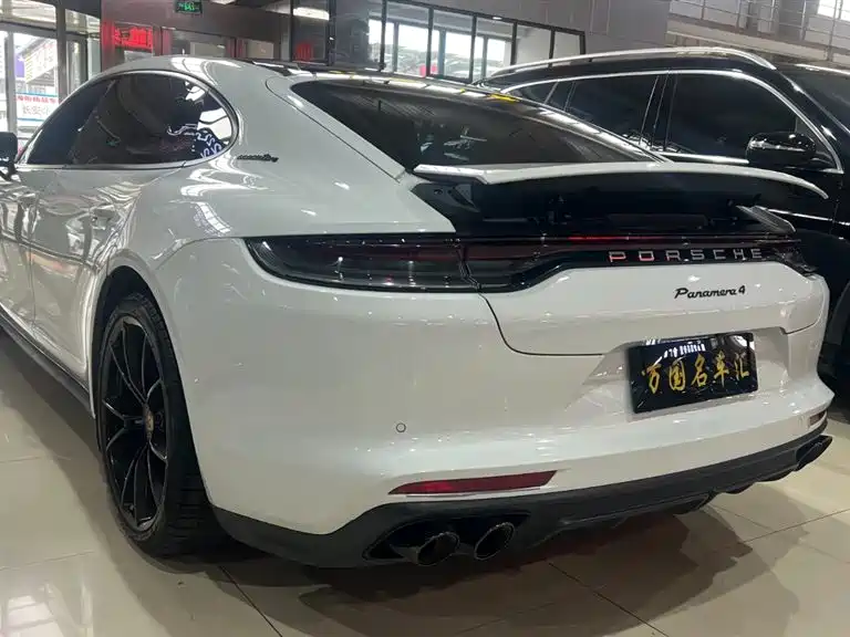 PORSCHE PANAMERA