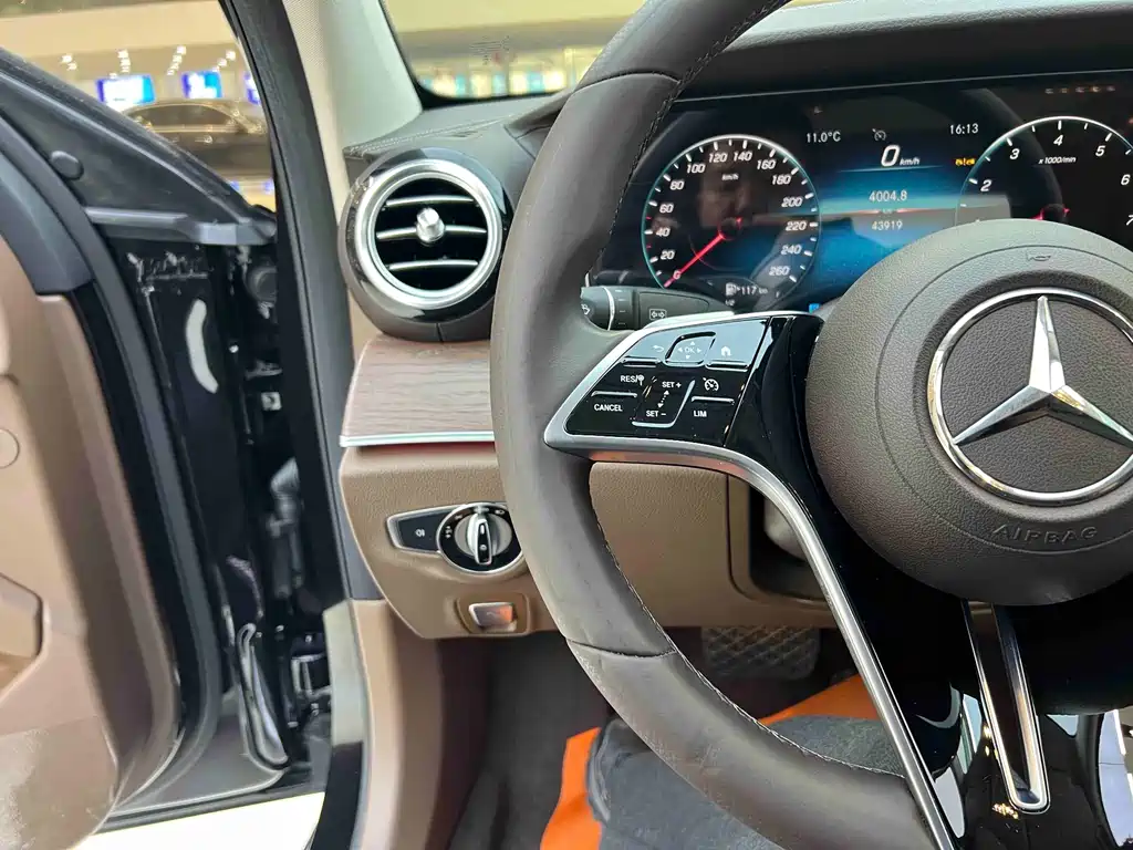 MERCEDES-BENZ E CLASS