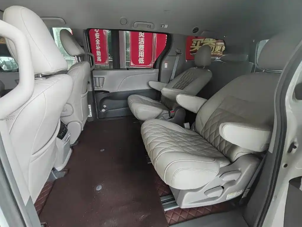 Toyota Sienna — миниатюра 7