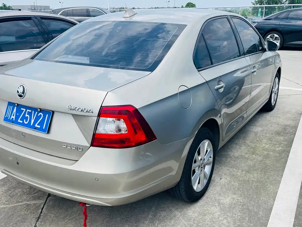 Skoda Rapid — миниатюра 4